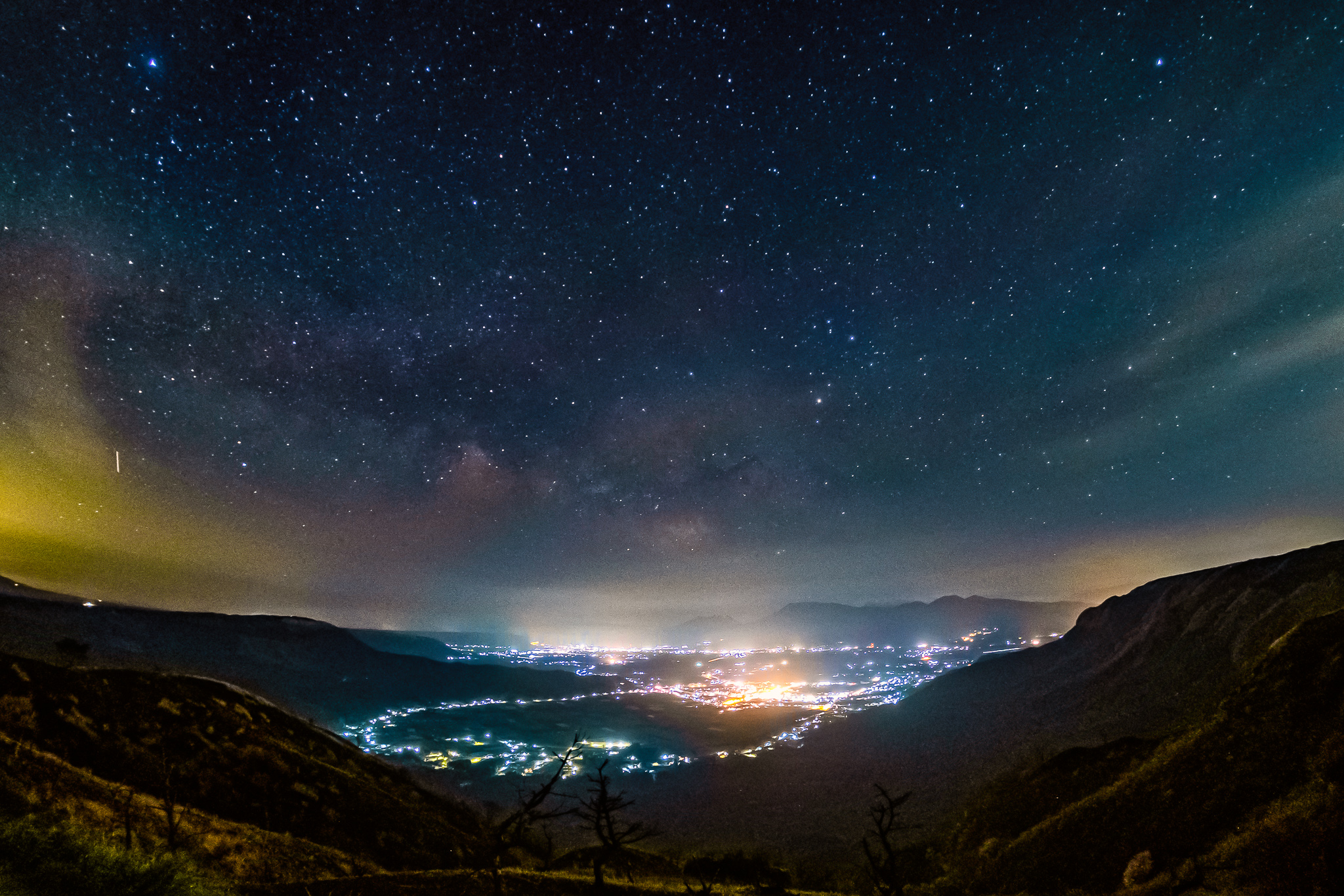 2020年4月19日撮影　阿蘇外輪　かぶと岩展望所からの夜景